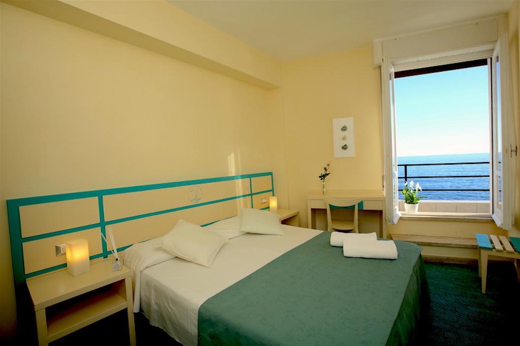 Hotel La Scogliera Cavi di Lavagna Exterior photo