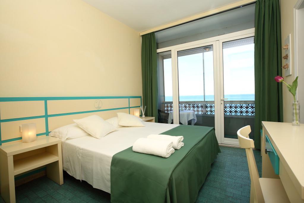 Hotel La Scogliera Cavi di Lavagna Exterior photo